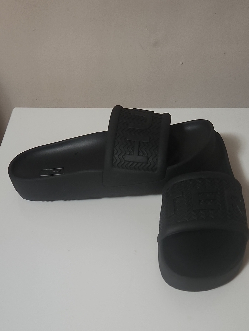 Hunter Black Rubber Slip On Sandals